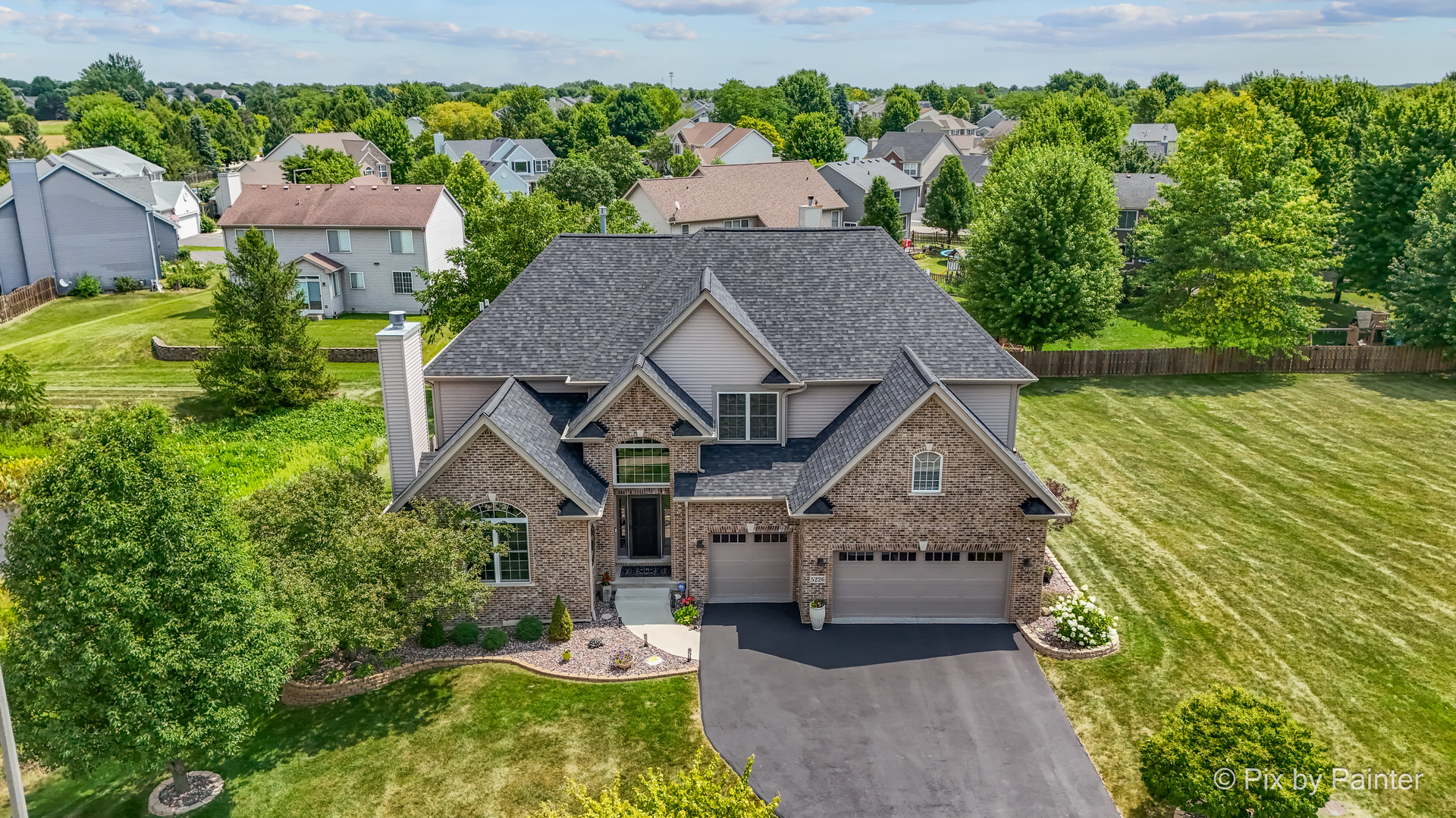 5226 Greenshire Circle Property Photo 3