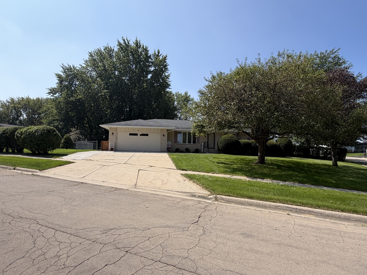802 S Canterbury Drive Property Photo 1