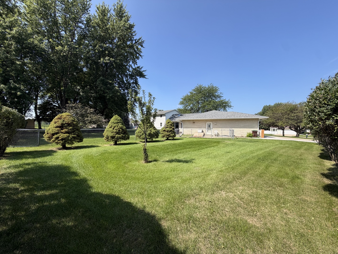802 S Canterbury Drive Property Photo 2