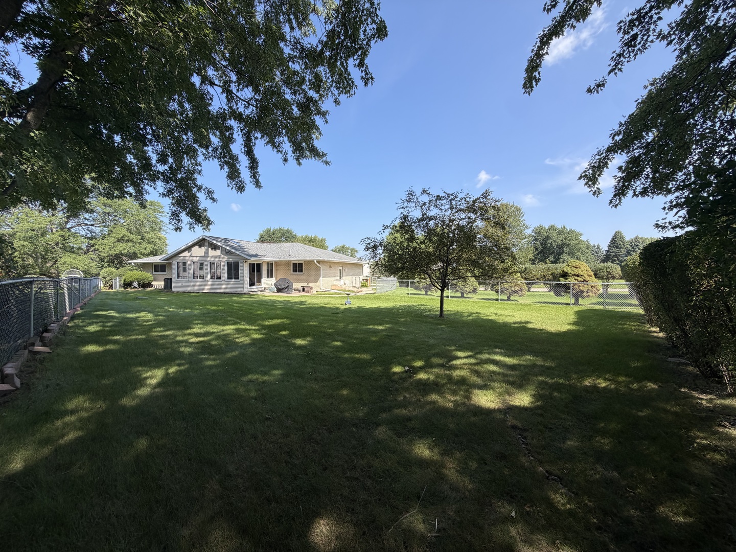 802 S Canterbury Drive Property Photo 3