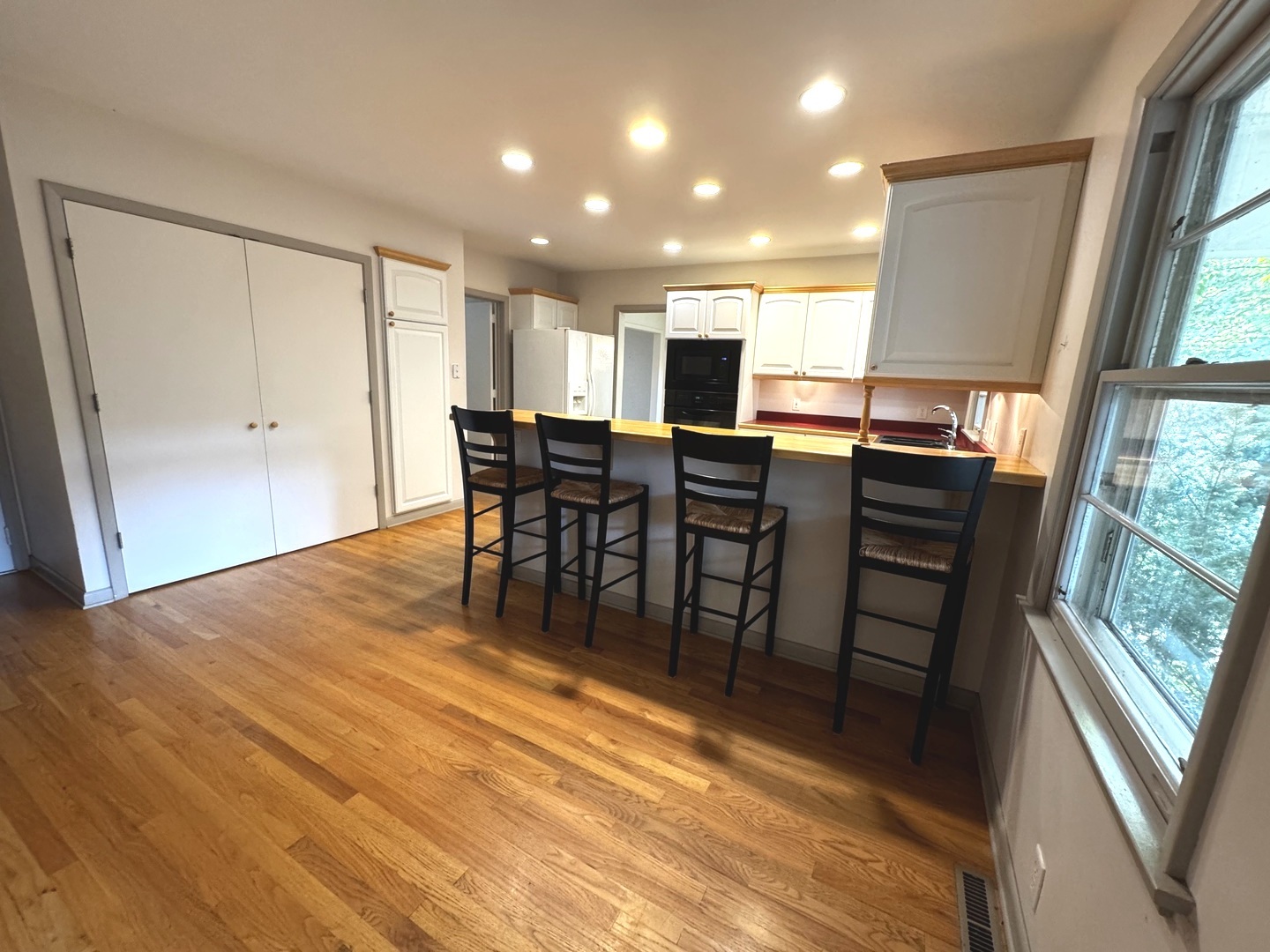 1709 S Vine Street Property Photo 7