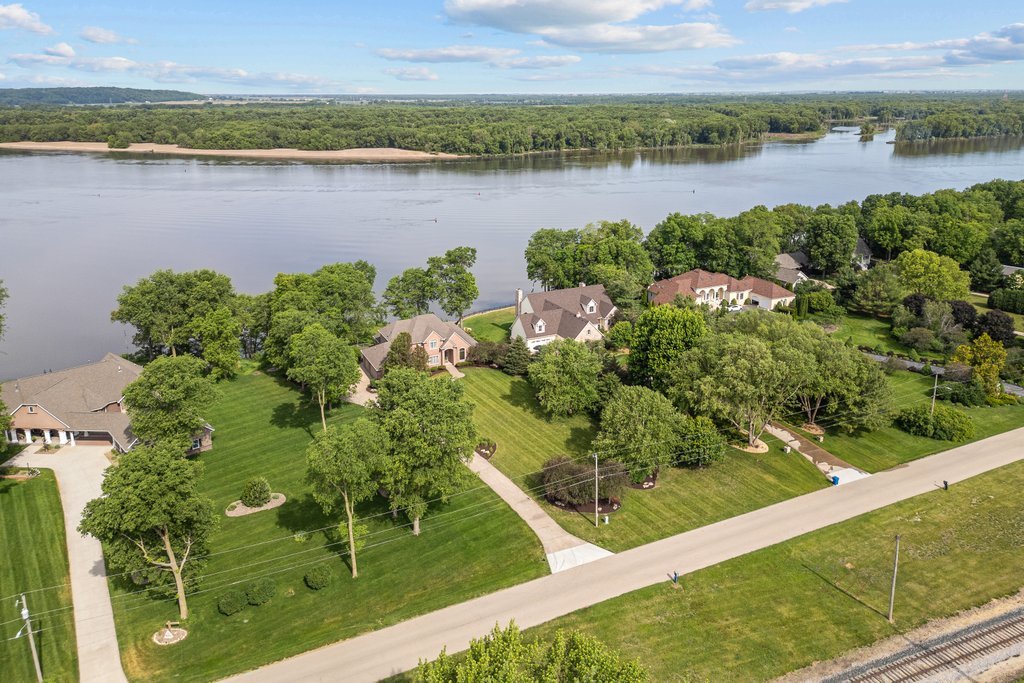 16808 River Road Property Photo 4