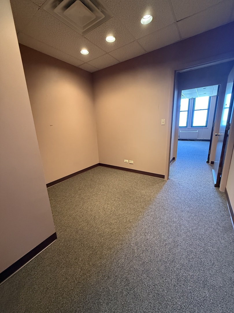 111 N Wabash Avenue 1726 Property Photo 3