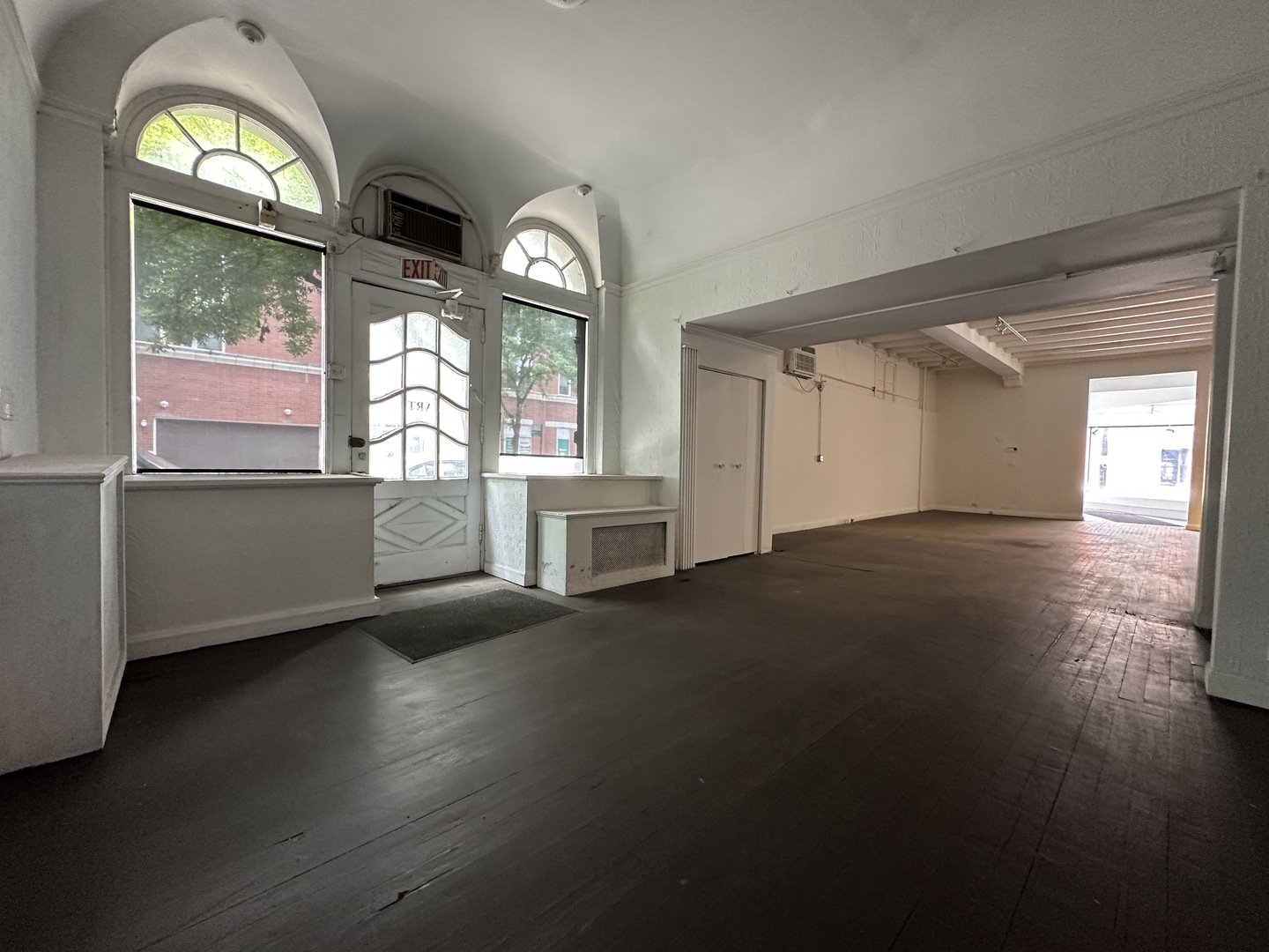 245 W North Avenue Property Photo 4