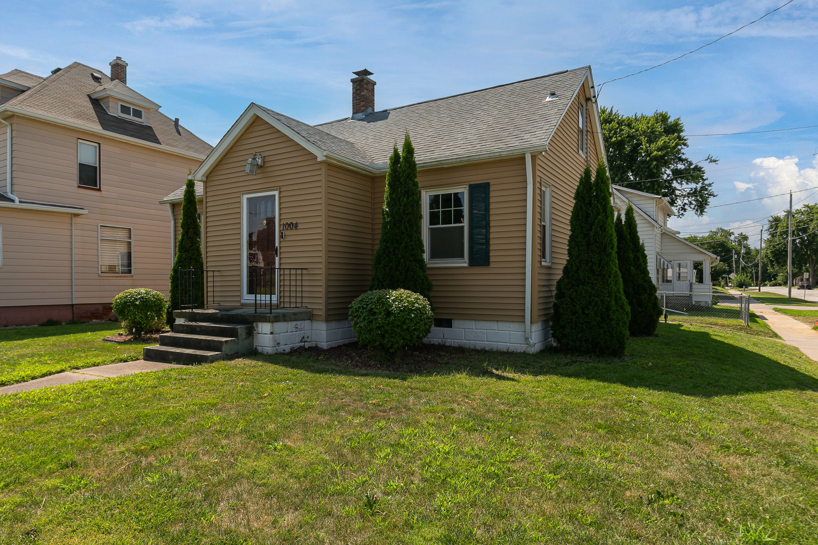 1004 16th Avenue Property Photo 2