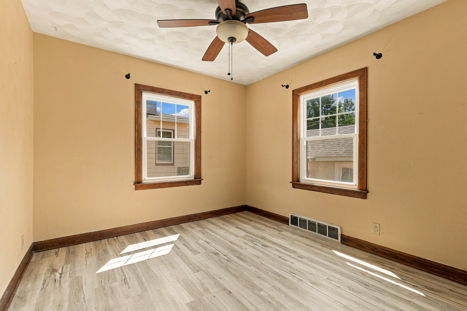 1004 16th Avenue Property Photo 14