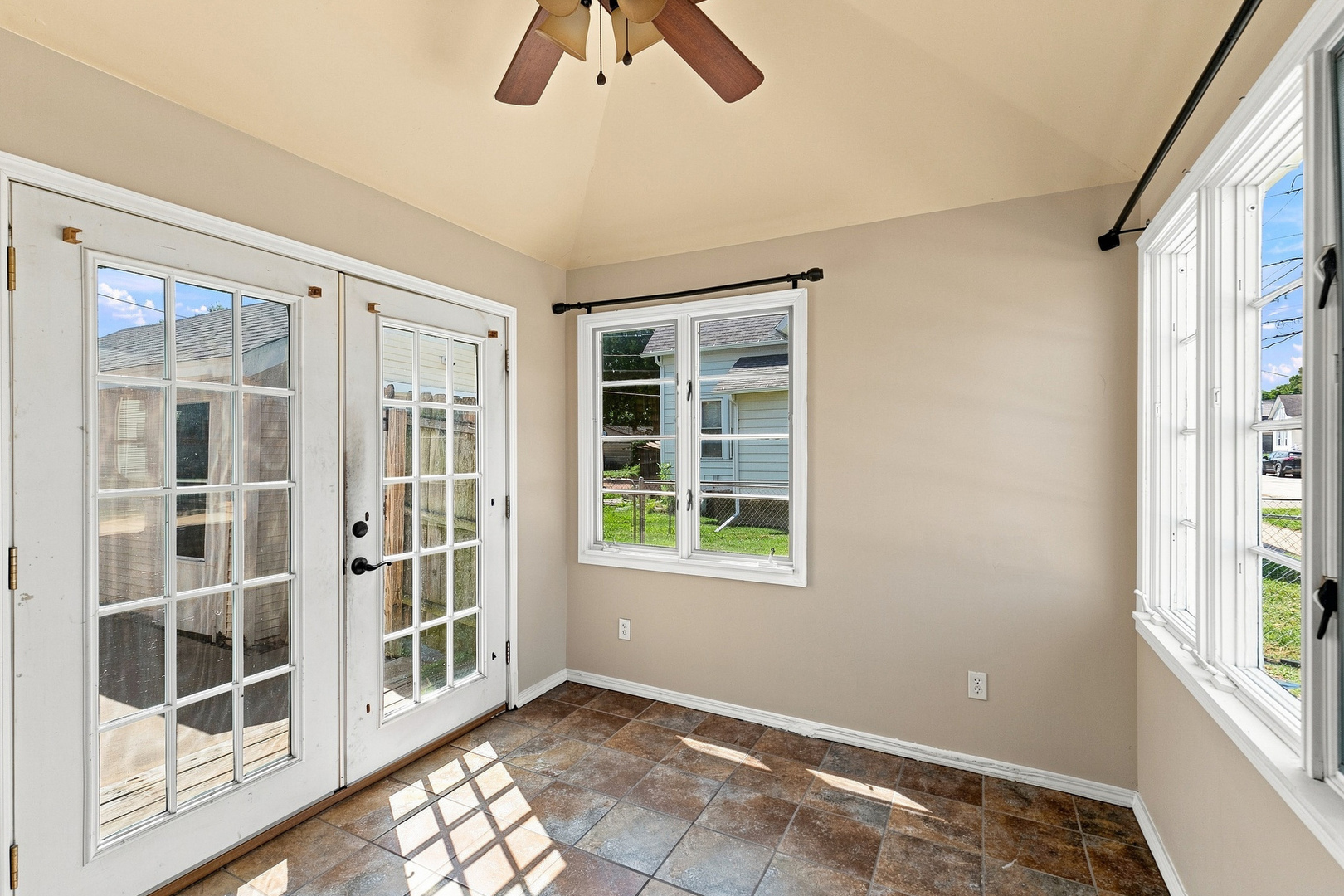 1004 16th Avenue Property Photo 21