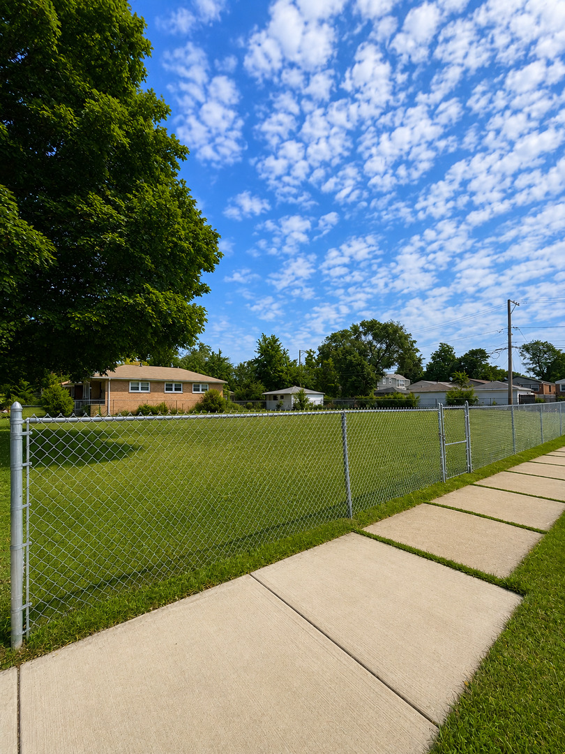 11321 S Racine Avenue Property Photo 2