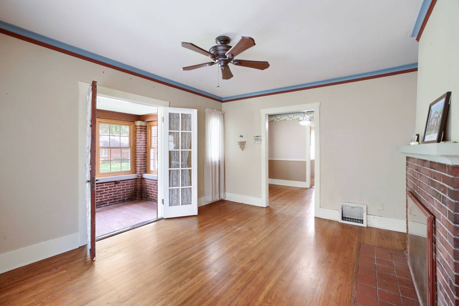 345 Vincent Place Property Photo 2