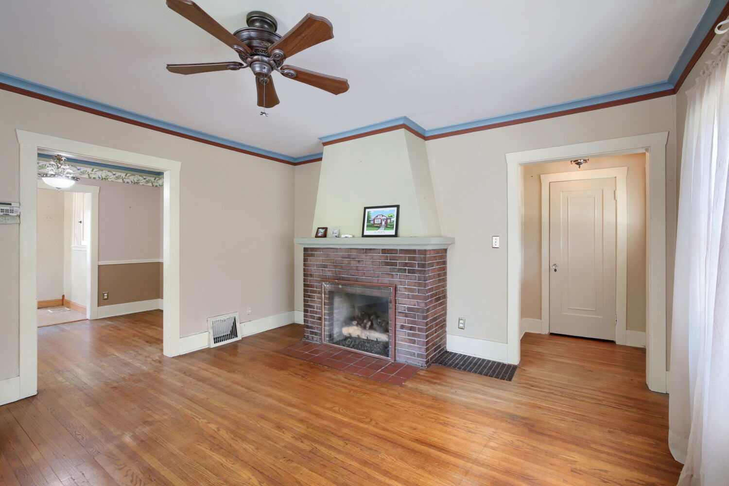 345 Vincent Place Property Photo 3