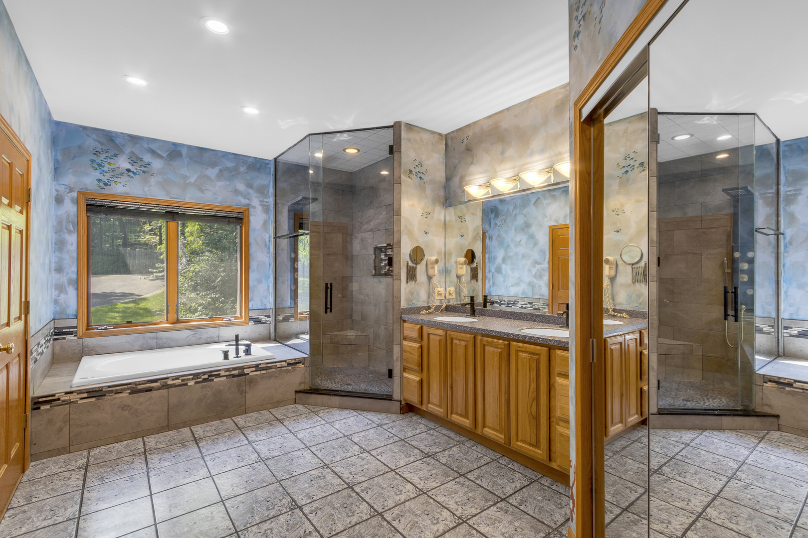 2 Echowood Drive Property Photo 20