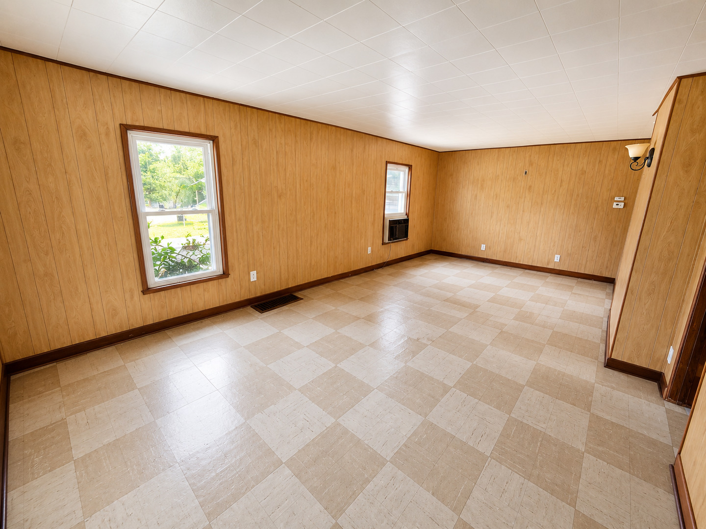 1400 Maple Road Property Photo 3