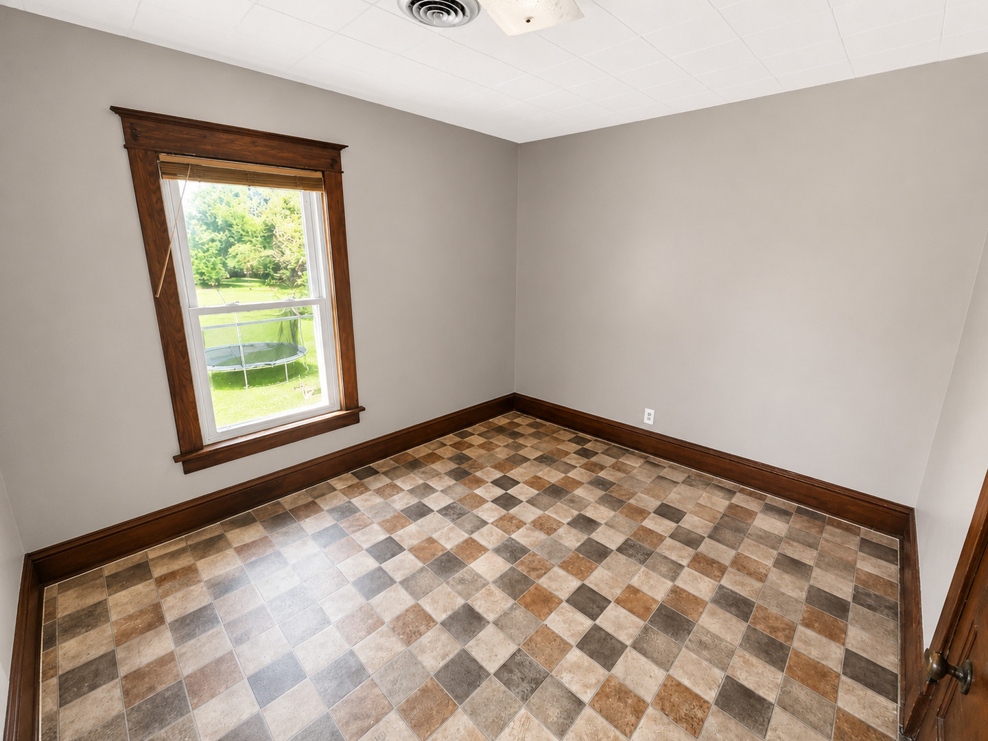 1400 Maple Road Property Photo 8