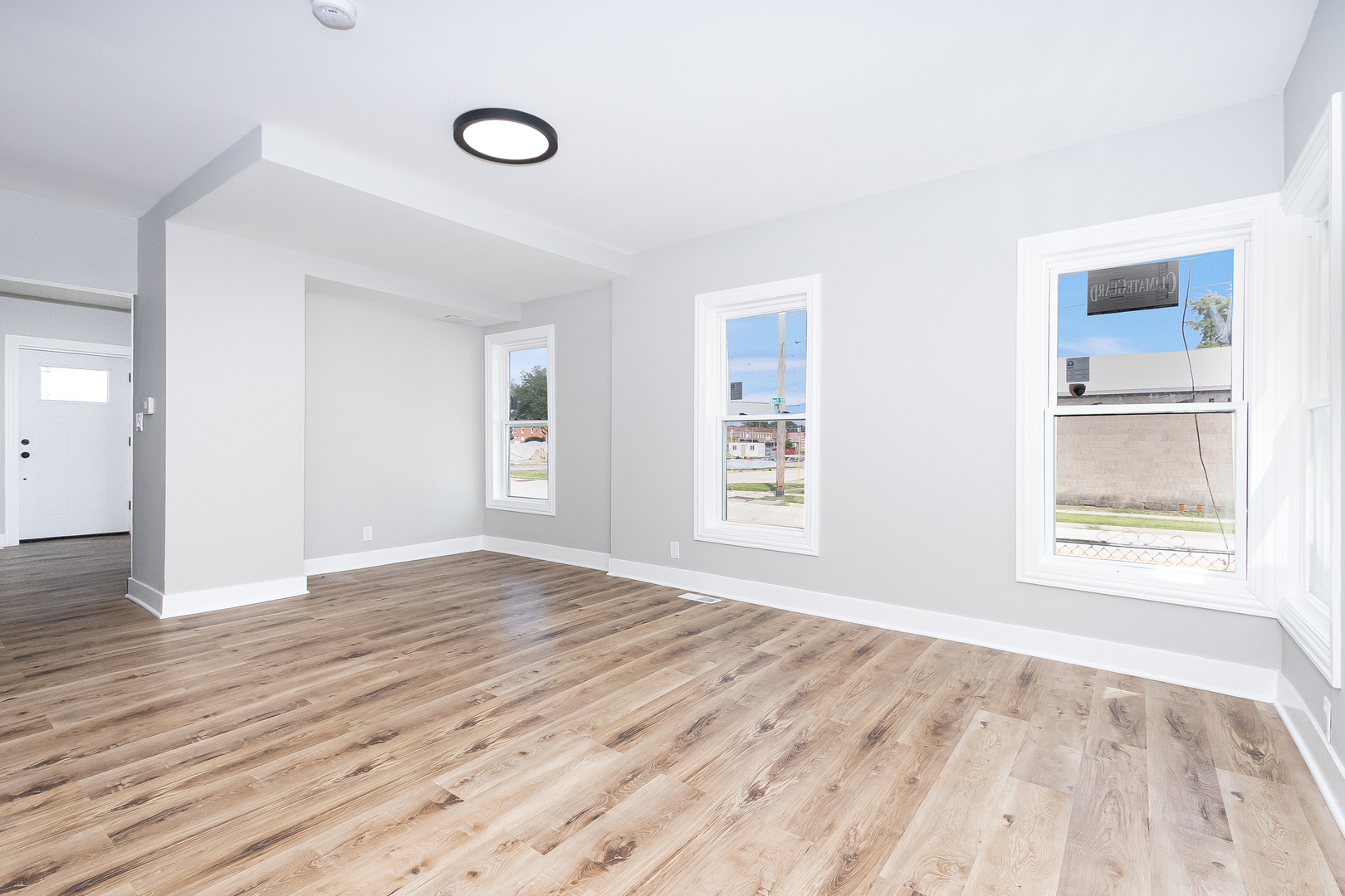 201 W John Street Property Photo 8