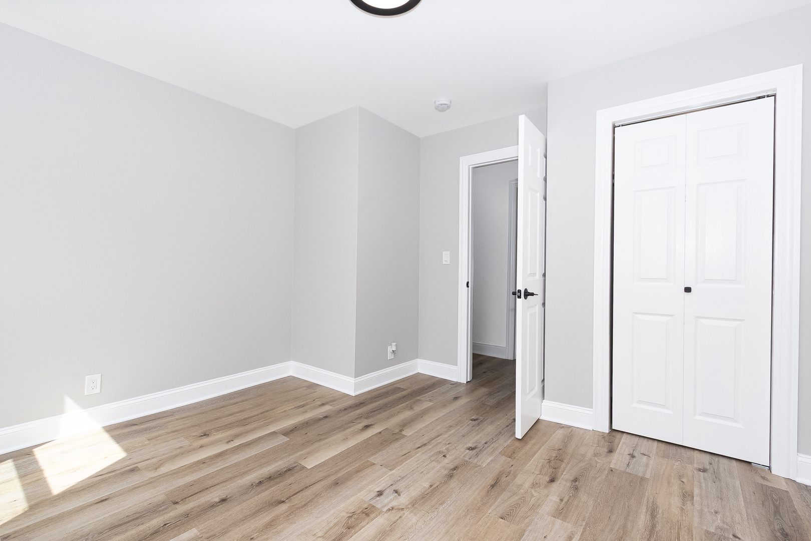 201 W John Street Property Photo 17