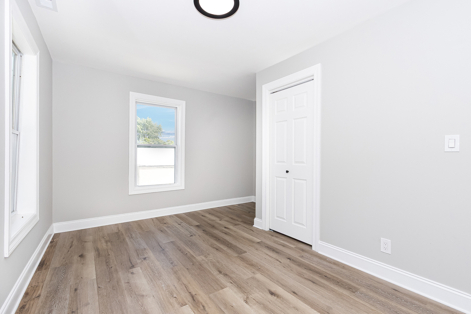 201 W John Street Property Photo 20