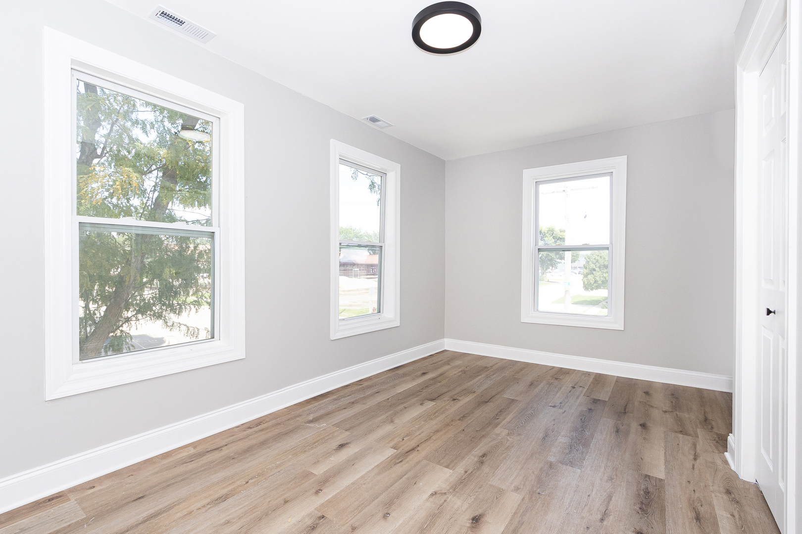 201 W John Street Property Photo 21