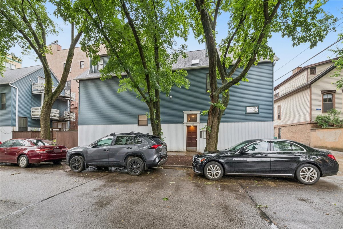 1009 W Wolfram Street 1E Property Photo 1