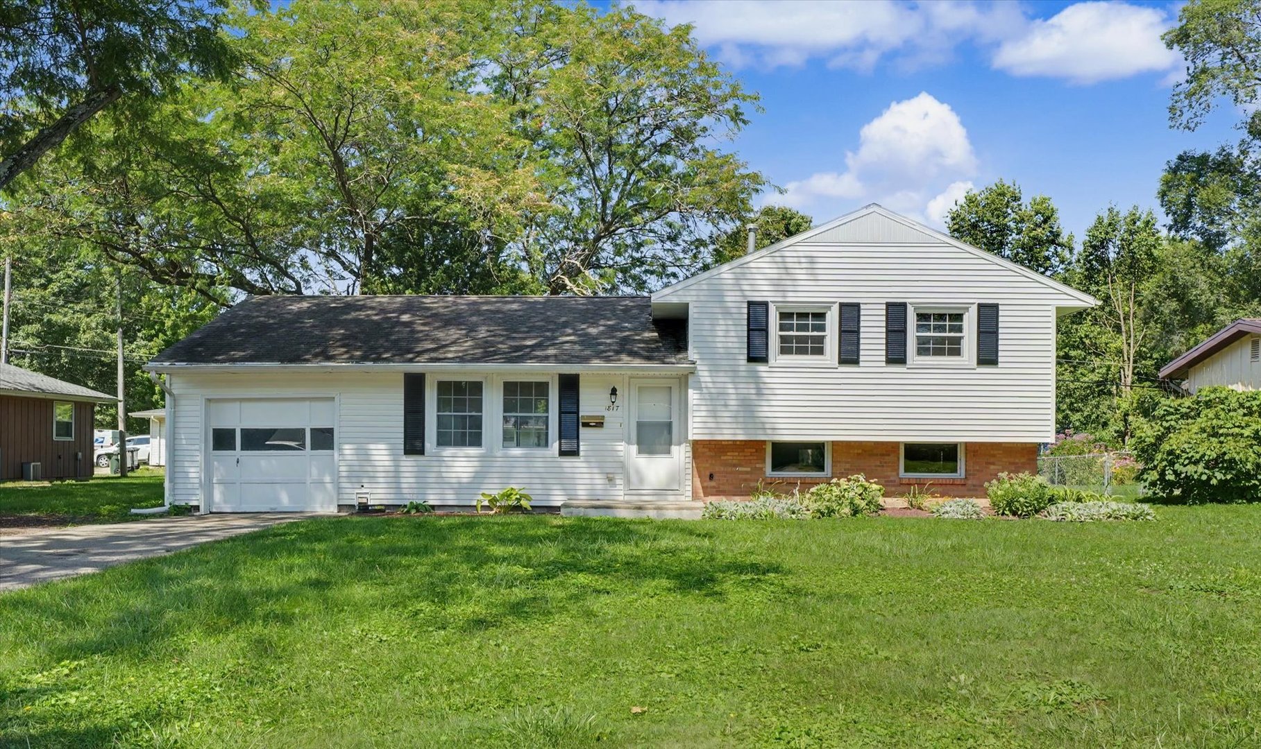 1817 Larch Place Property Photo 1