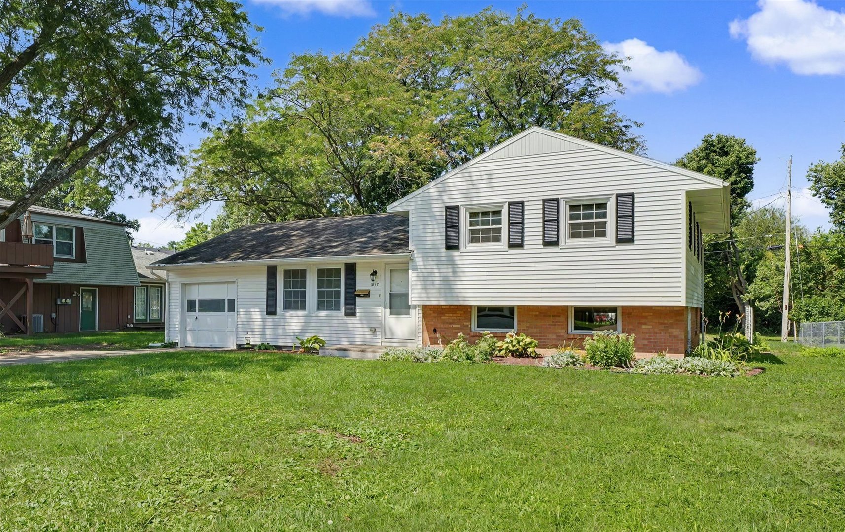 1817 Larch Place Property Photo 3