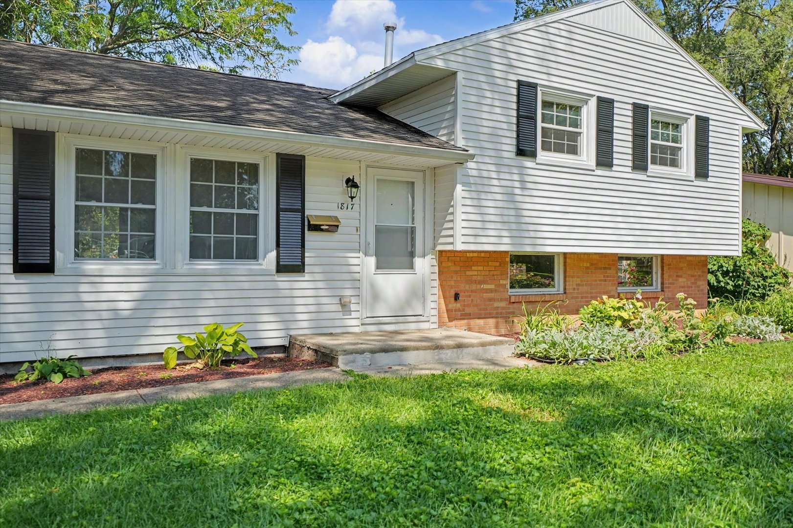1817 Larch Place Property Photo 4