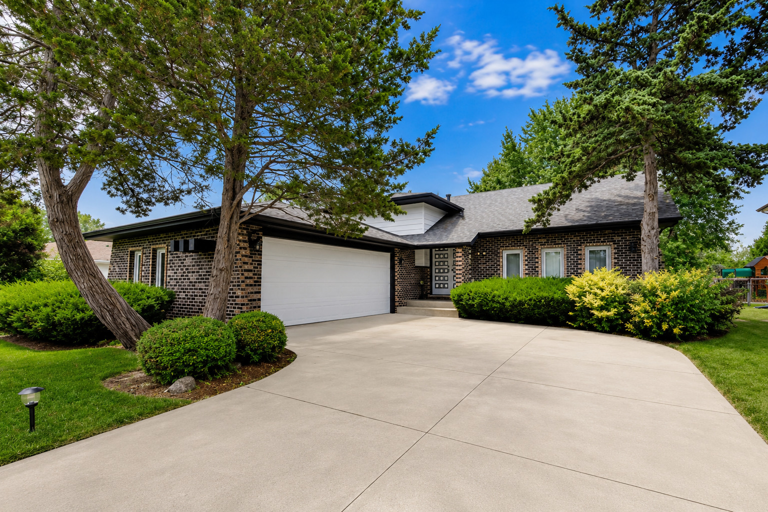 22160 Scott Drive Property Photo 1
