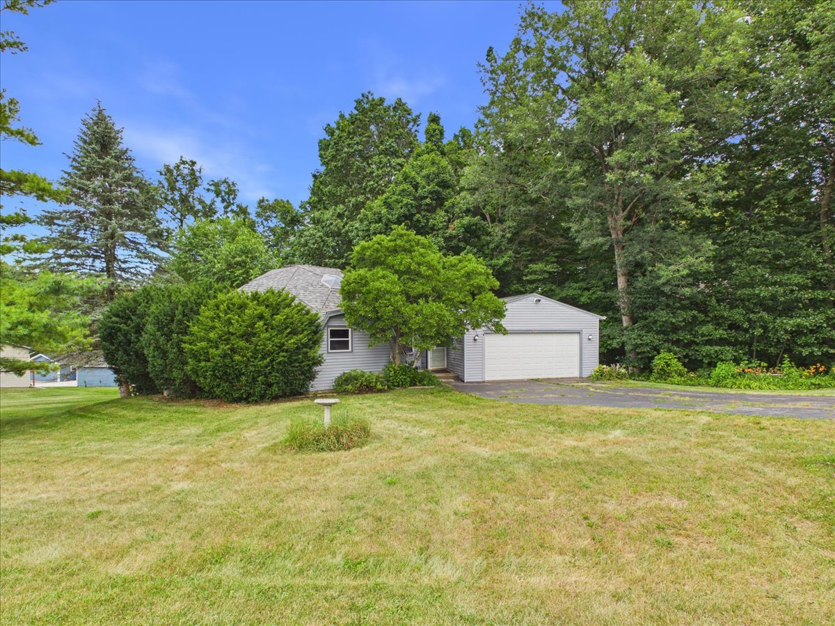 1636 Larchmont Road Property Photo 1