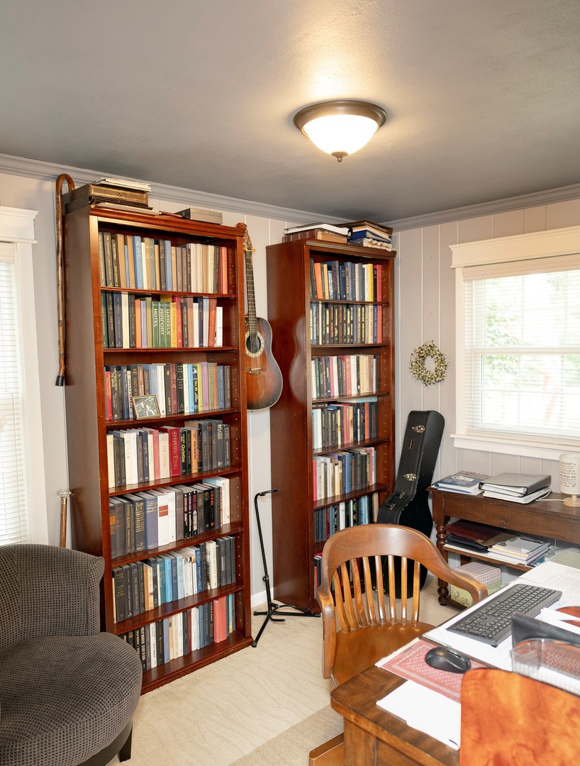 1205 Sinnissippi Park Road Property Photo 4