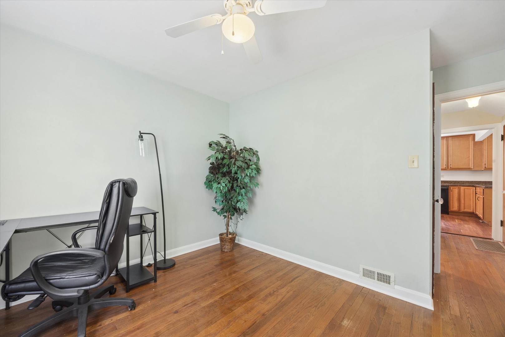 1902 E Indiana Street Property Photo 6