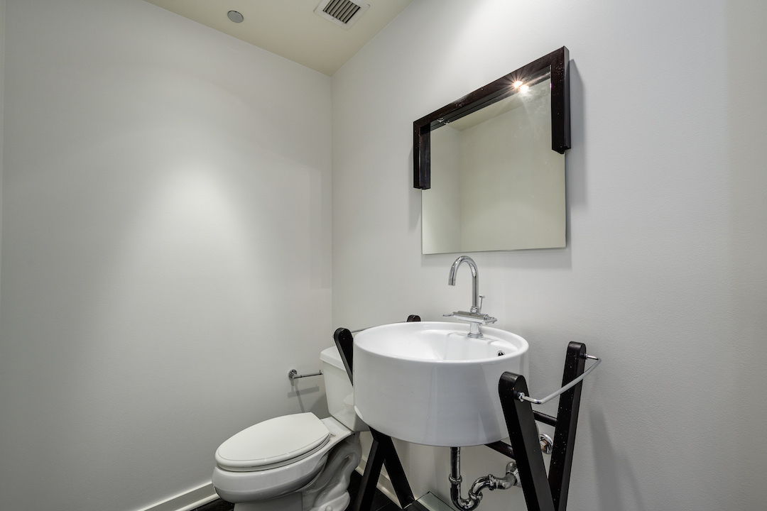 333 N Canal Street 3404 Property Photo 16