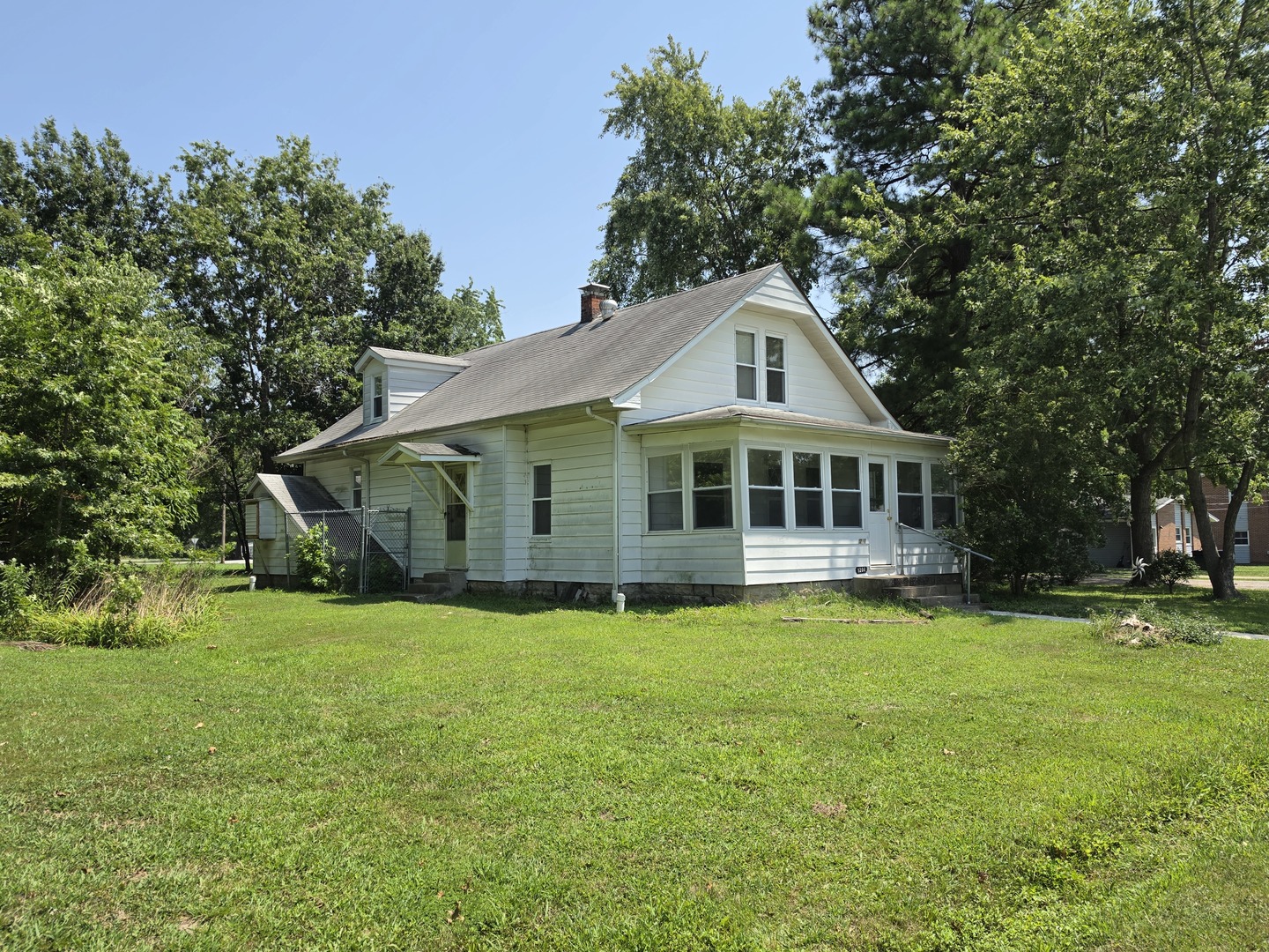 1204 N Dawley Street Property Photo 1