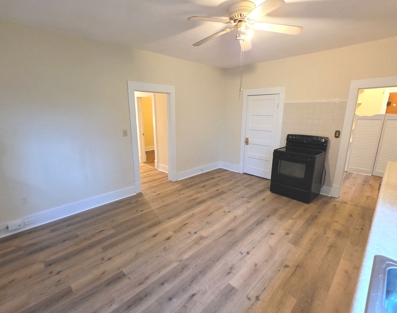 1204 N Dawley Street Property Photo 6