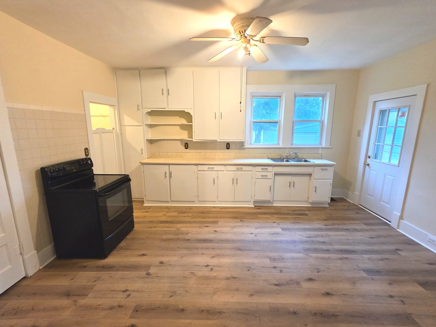 1204 N Dawley Street Property Photo 7