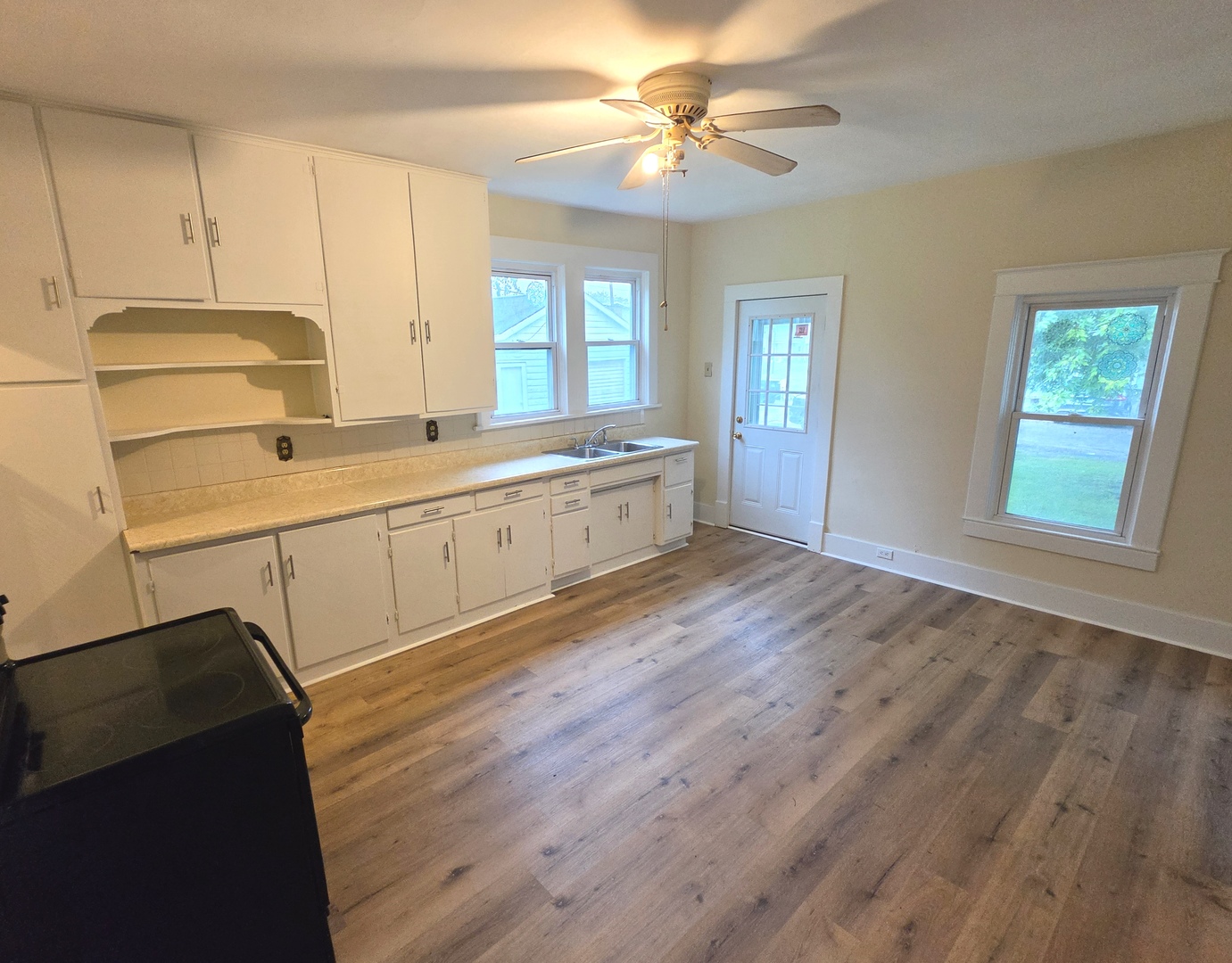 1204 N Dawley Street Property Photo 10