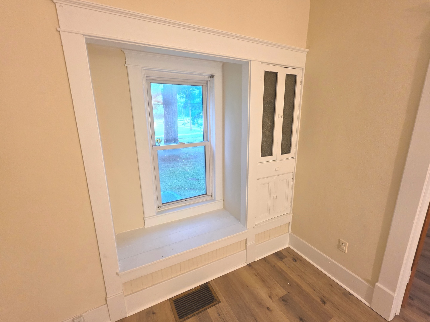 1204 N Dawley Street Property Photo 14