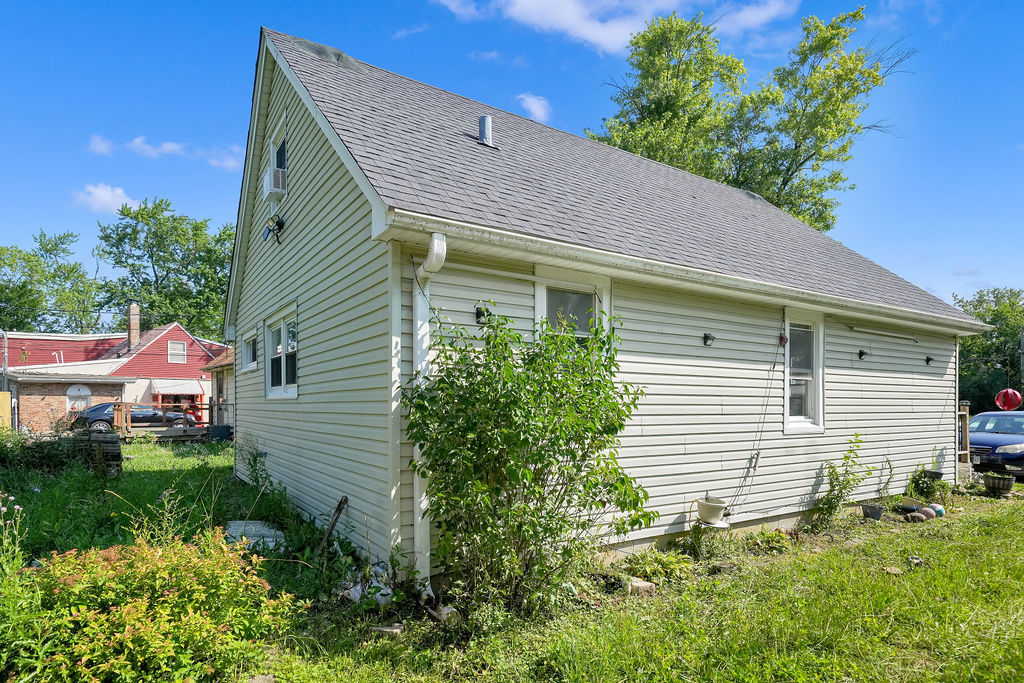 16612 Geneva Drive Property Photo 15