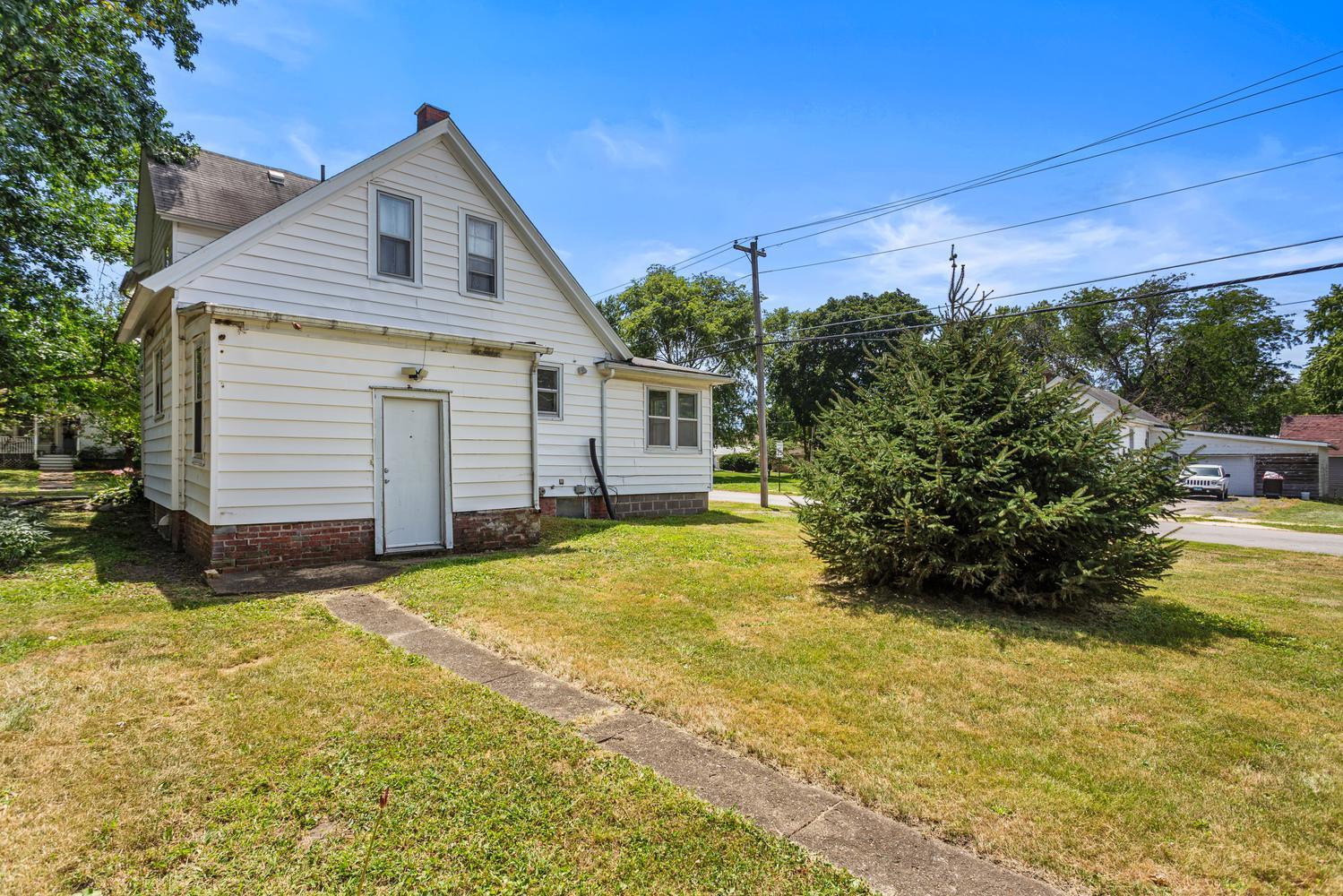 324 W Water Street Property Photo 6