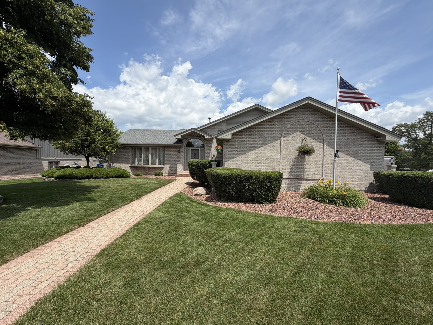 10708 Willow Avenue Property Photo 1