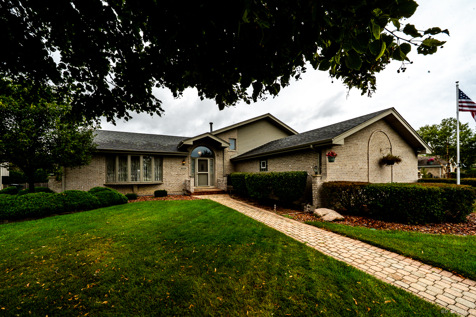 10708 Willow Avenue Property Photo 1