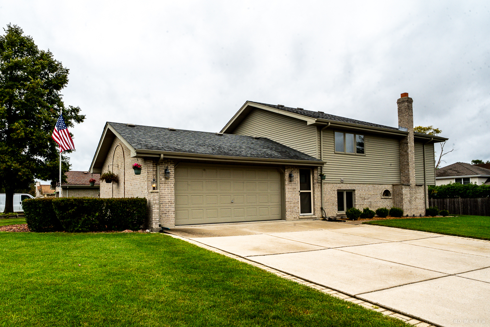 10708 Willow Avenue Property Photo 2