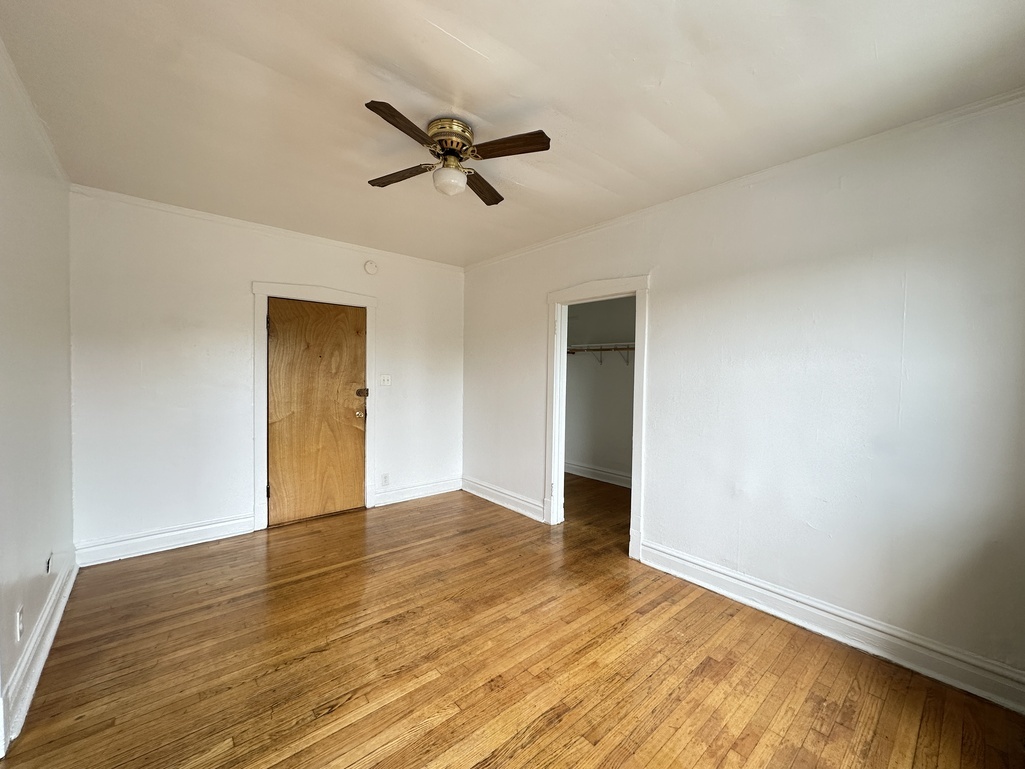 2432 N Linden Place 305 Property Photo 13