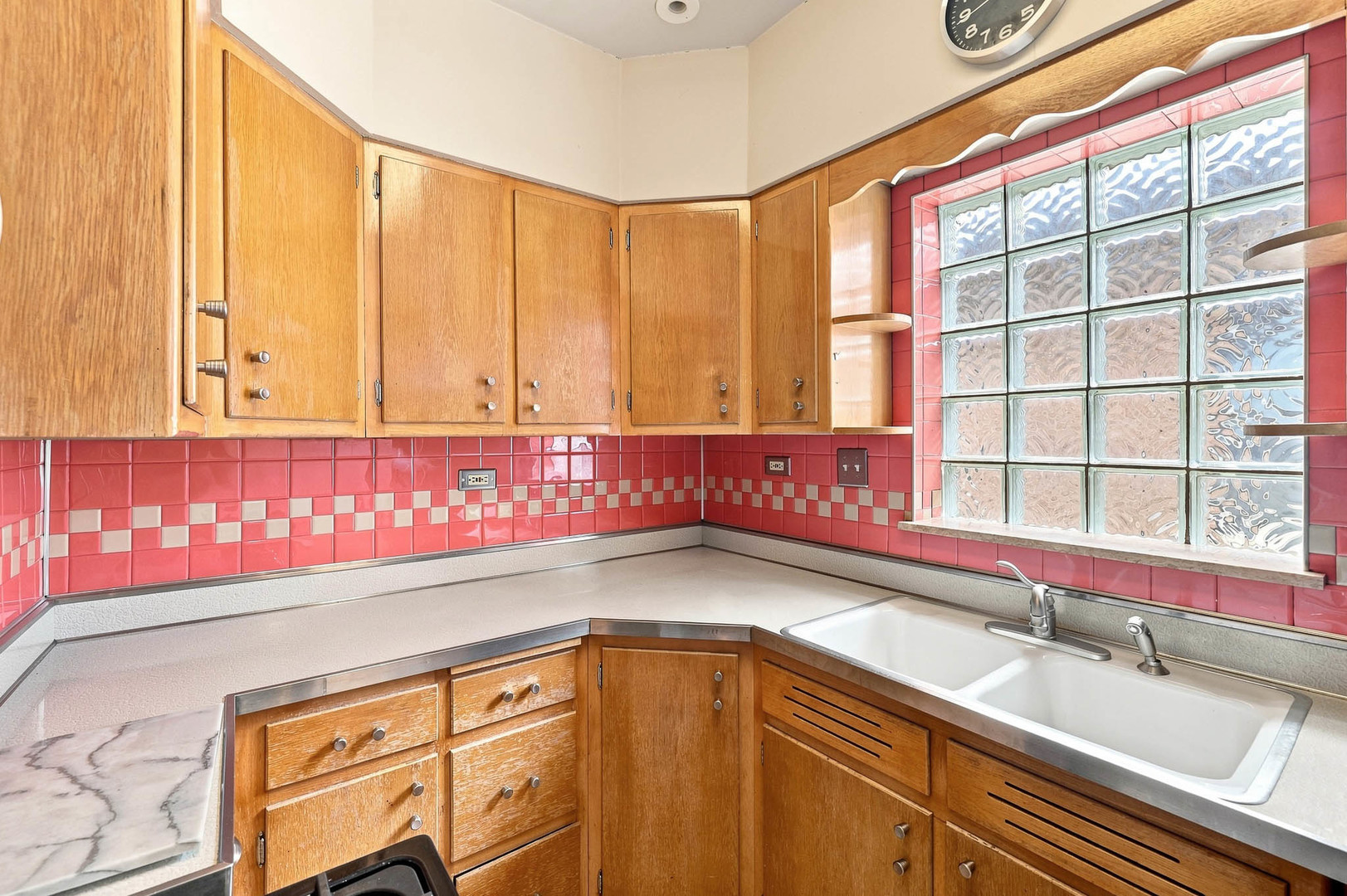 1924 Clinton Avenue Property Photo 12
