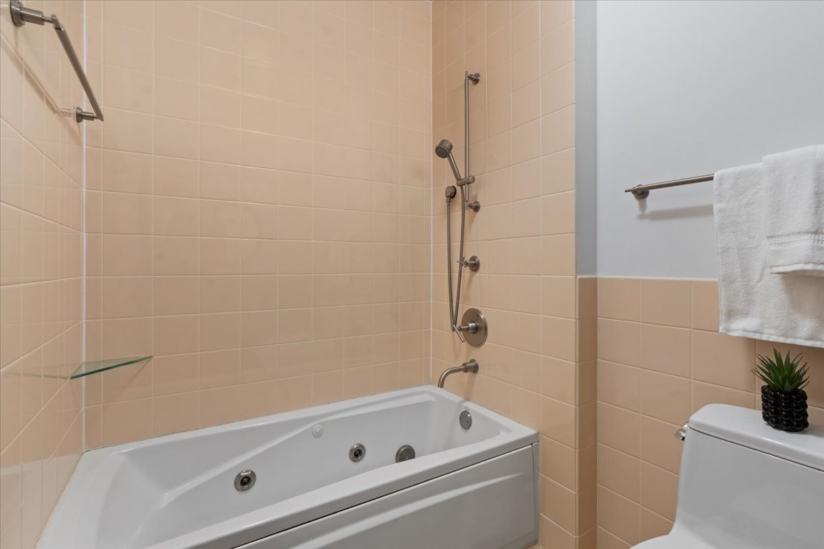 400 E Ohio Street 2003 Property Photo 27