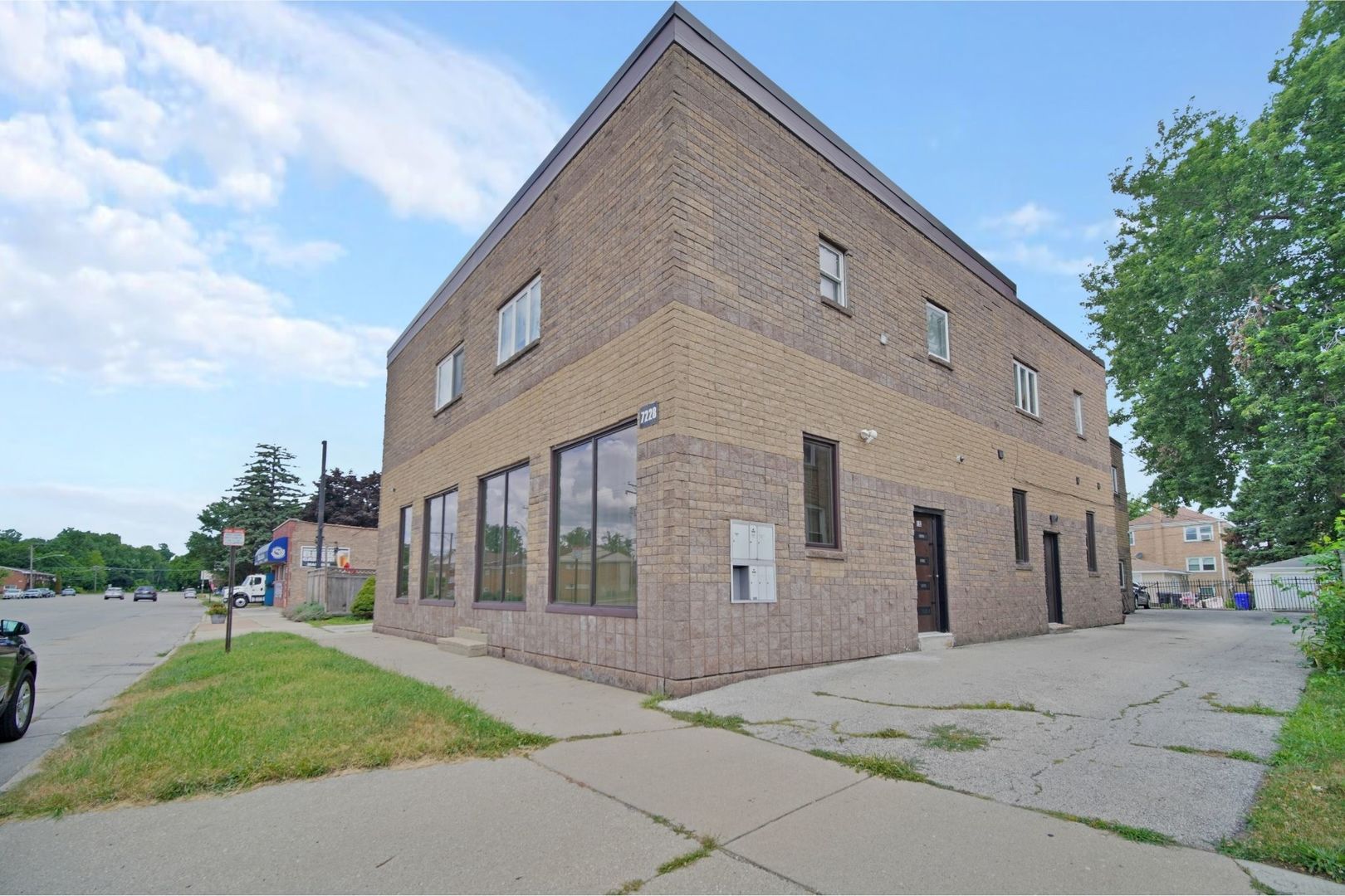 7228 39th Street 1E Property Photo 1