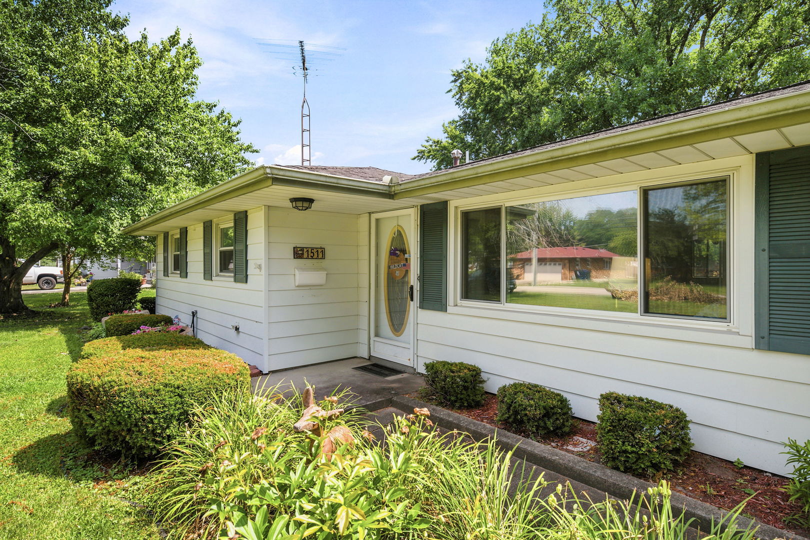 1511 N Kankakee Street Property Photo 3