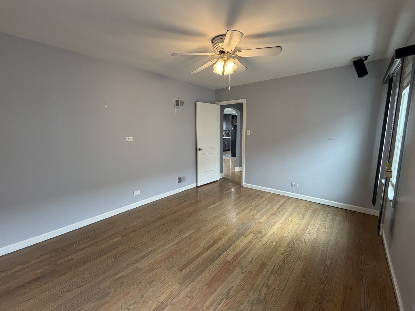 8201 S Homan Avenue Property Photo 5