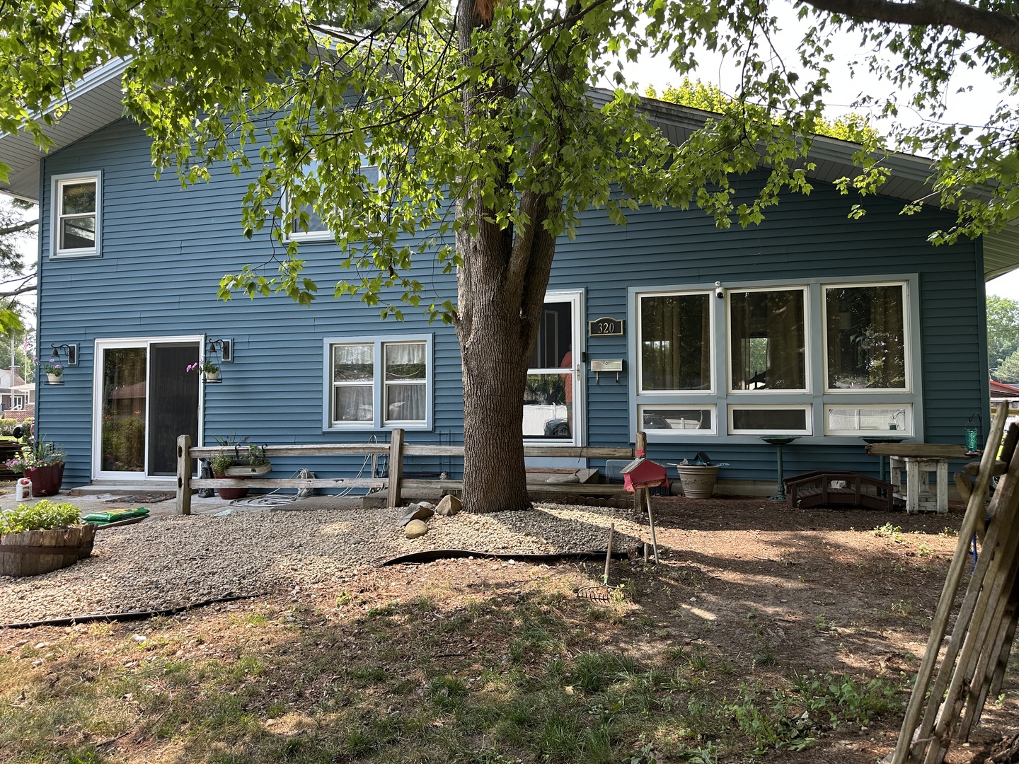 320 E Lincoln Avenue Property Photo 1