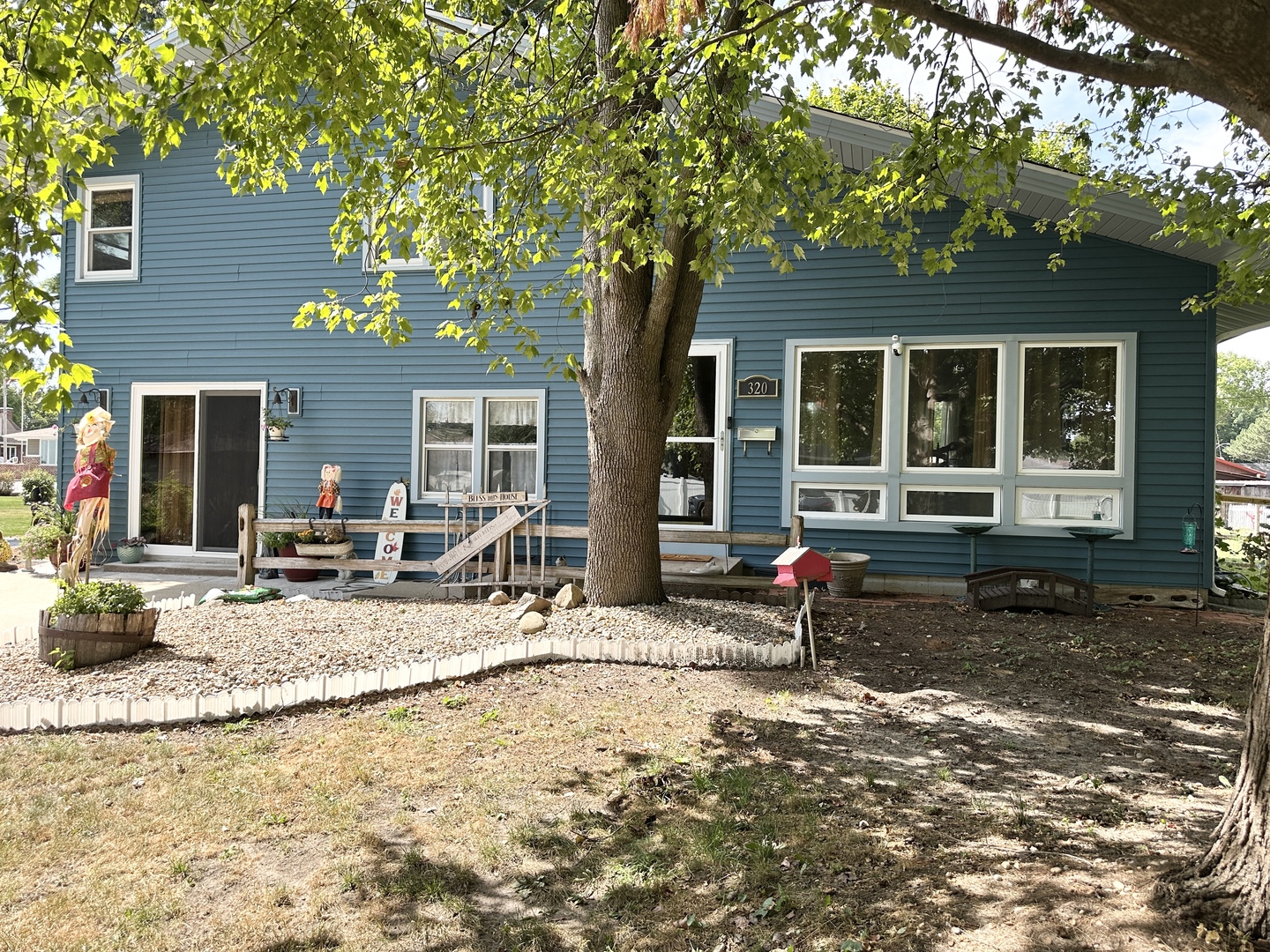 320 E Lincoln Avenue Property Photo 3