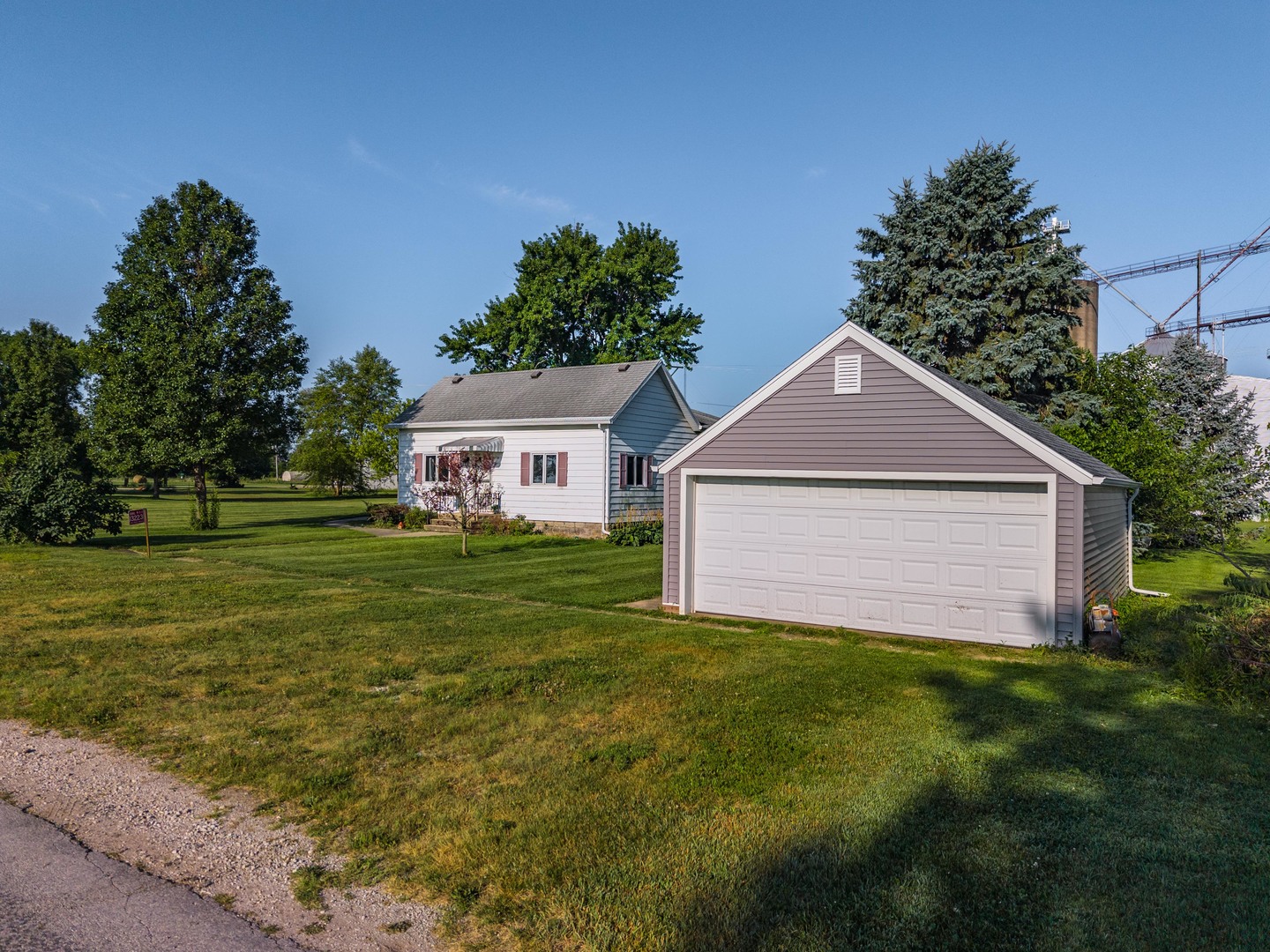 13223 N 2760 Road Property Photo 2