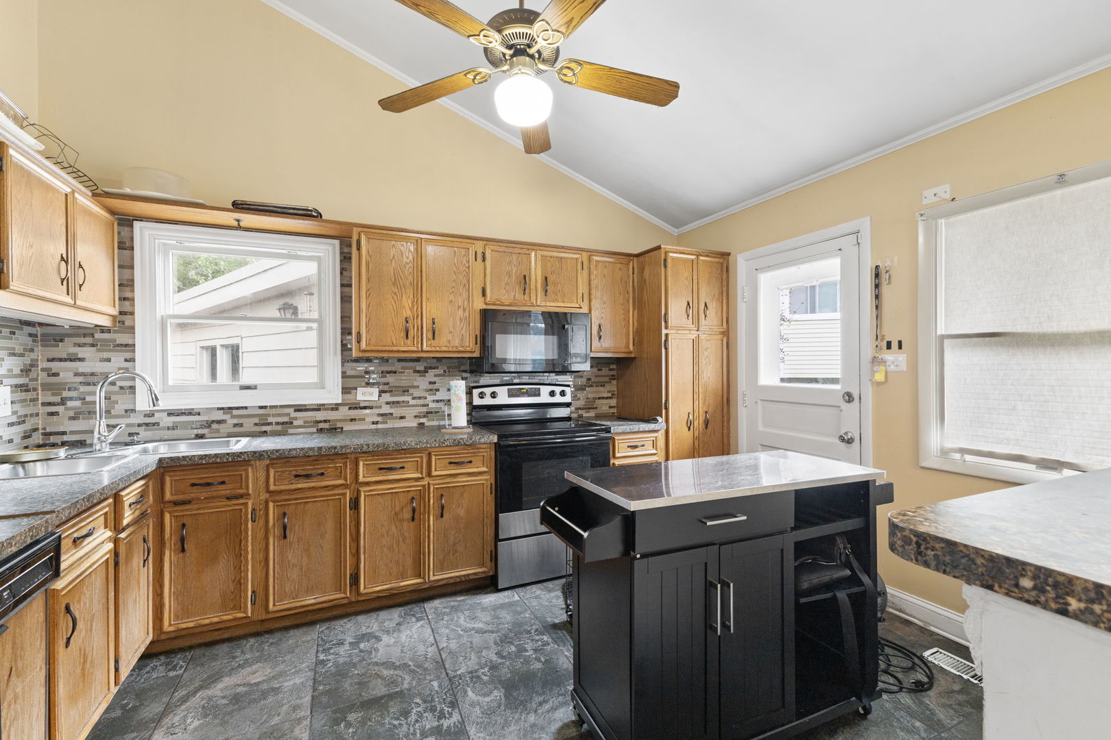 105 Willow Street Property Photo 4
